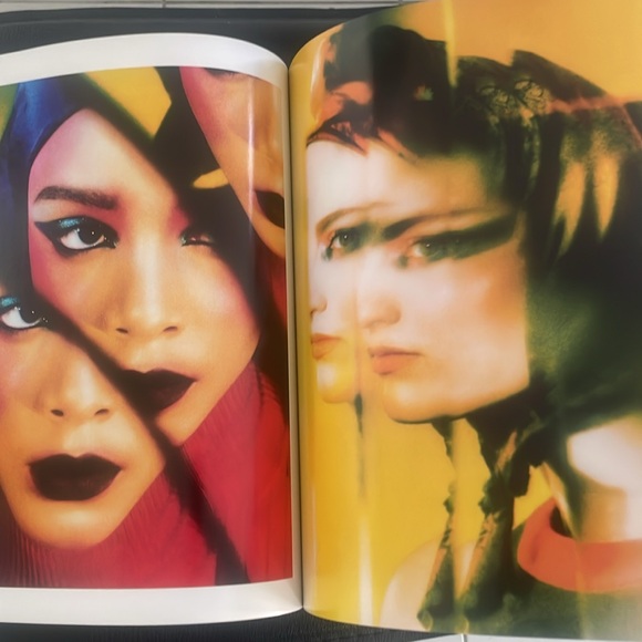 Rare Dior Magazine #35 'Behind The Mirror' Autumn 2021 Not Publicly Available - Picture 9 of 17